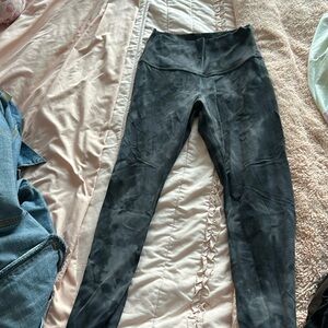 Lululemon align leggings in diamond dye pitch! size 8!